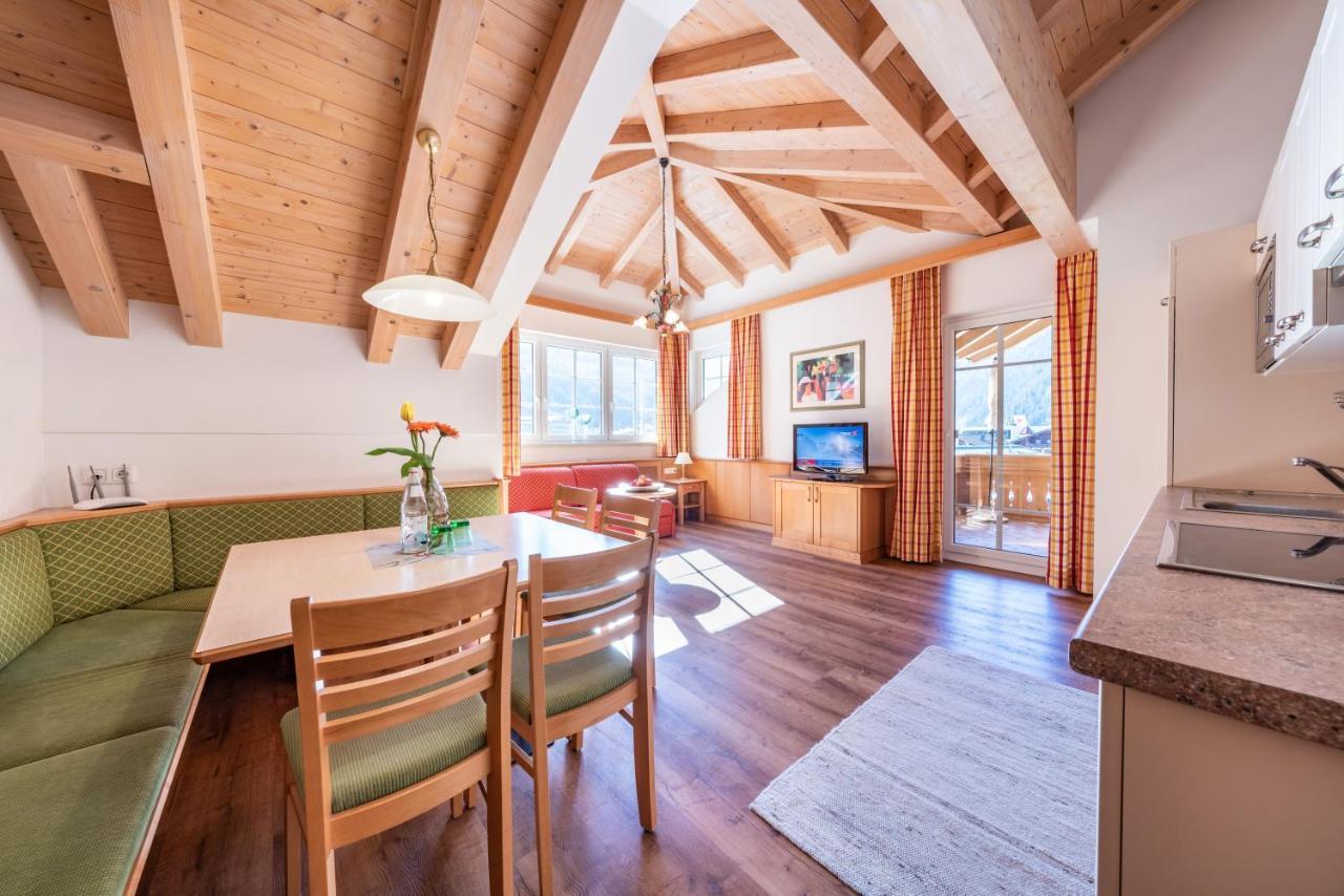 Apparthotel Sonnenhof Mayrhofen Exterior photo