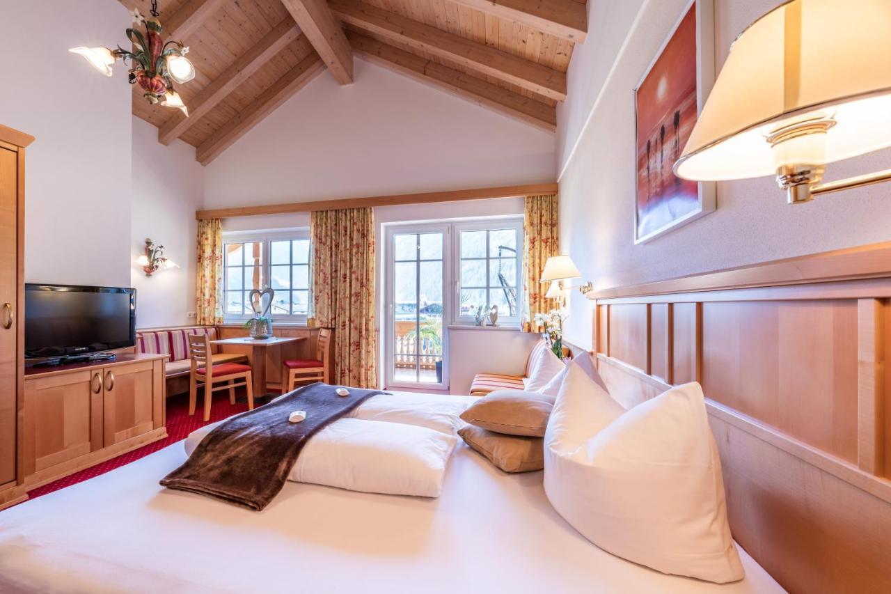 Apparthotel Sonnenhof Mayrhofen Exterior photo