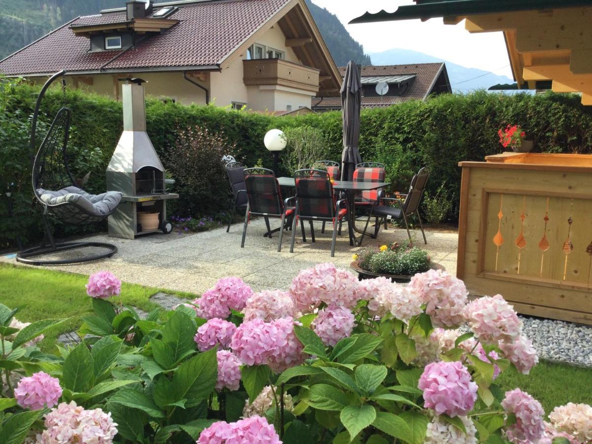 Apparthotel Sonnenhof Mayrhofen Exterior photo
