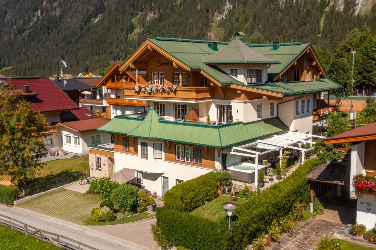 Apparthotel Sonnenhof Mayrhofen Exterior photo