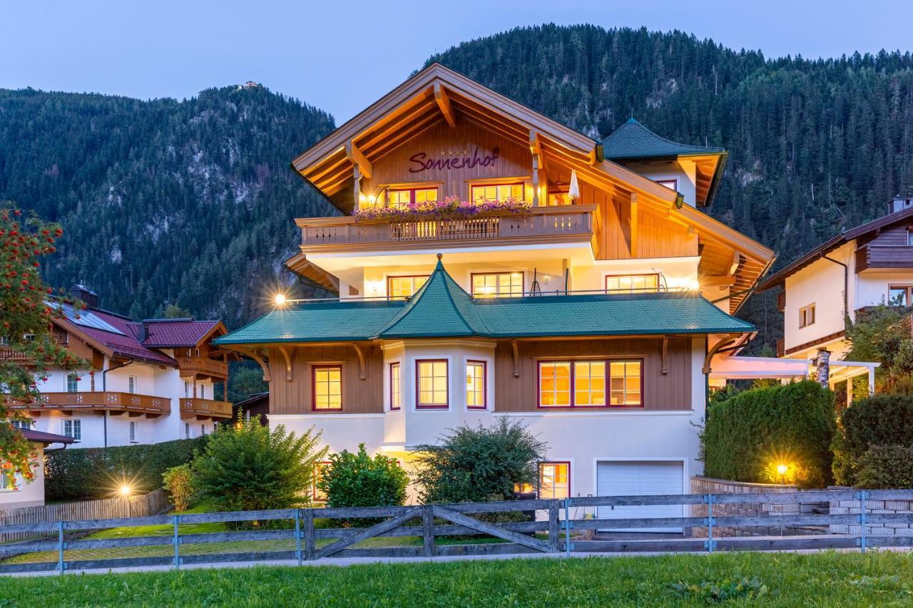 Apparthotel Sonnenhof Mayrhofen Exterior photo