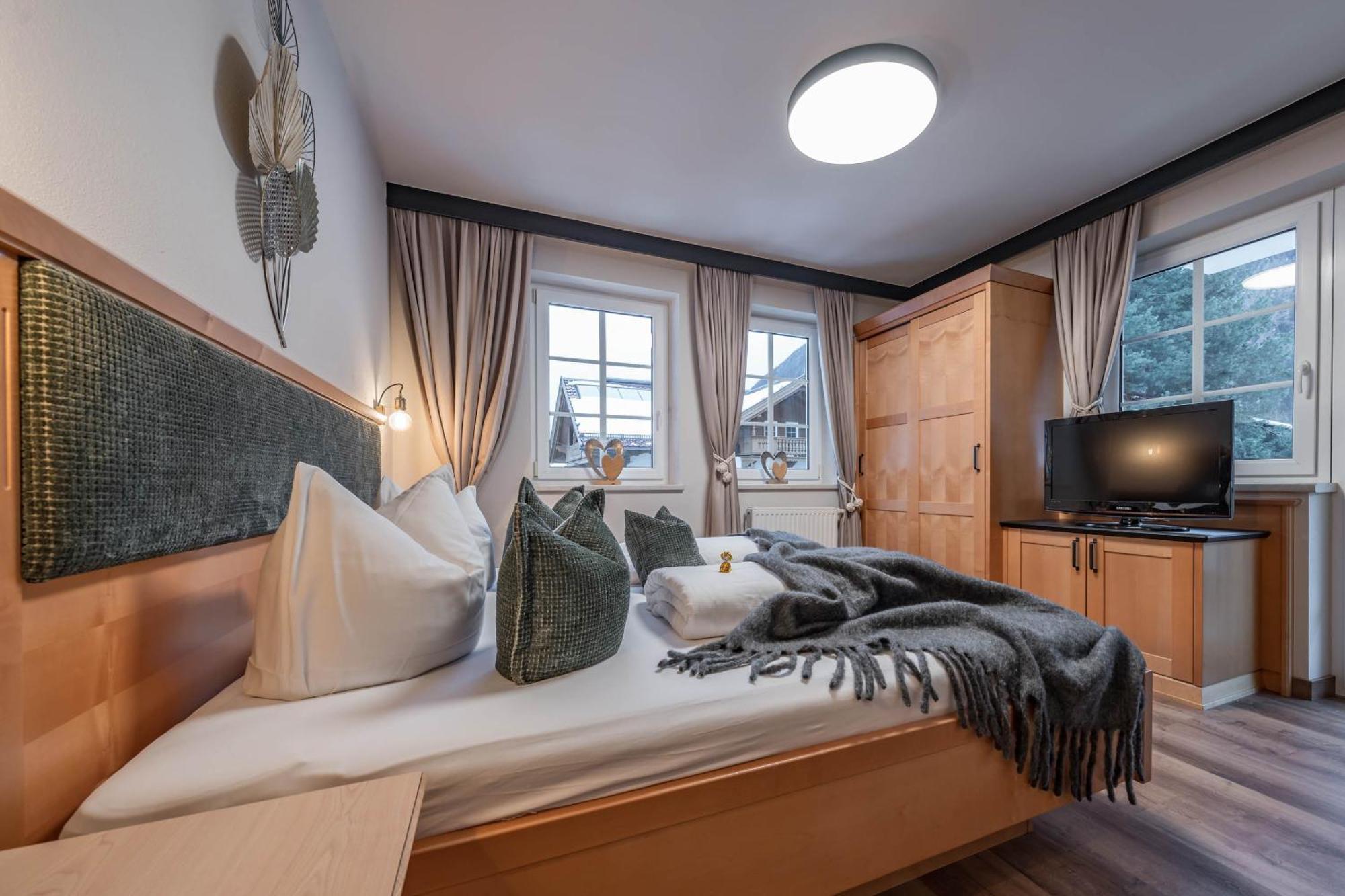 Apparthotel Sonnenhof Mayrhofen Exterior photo