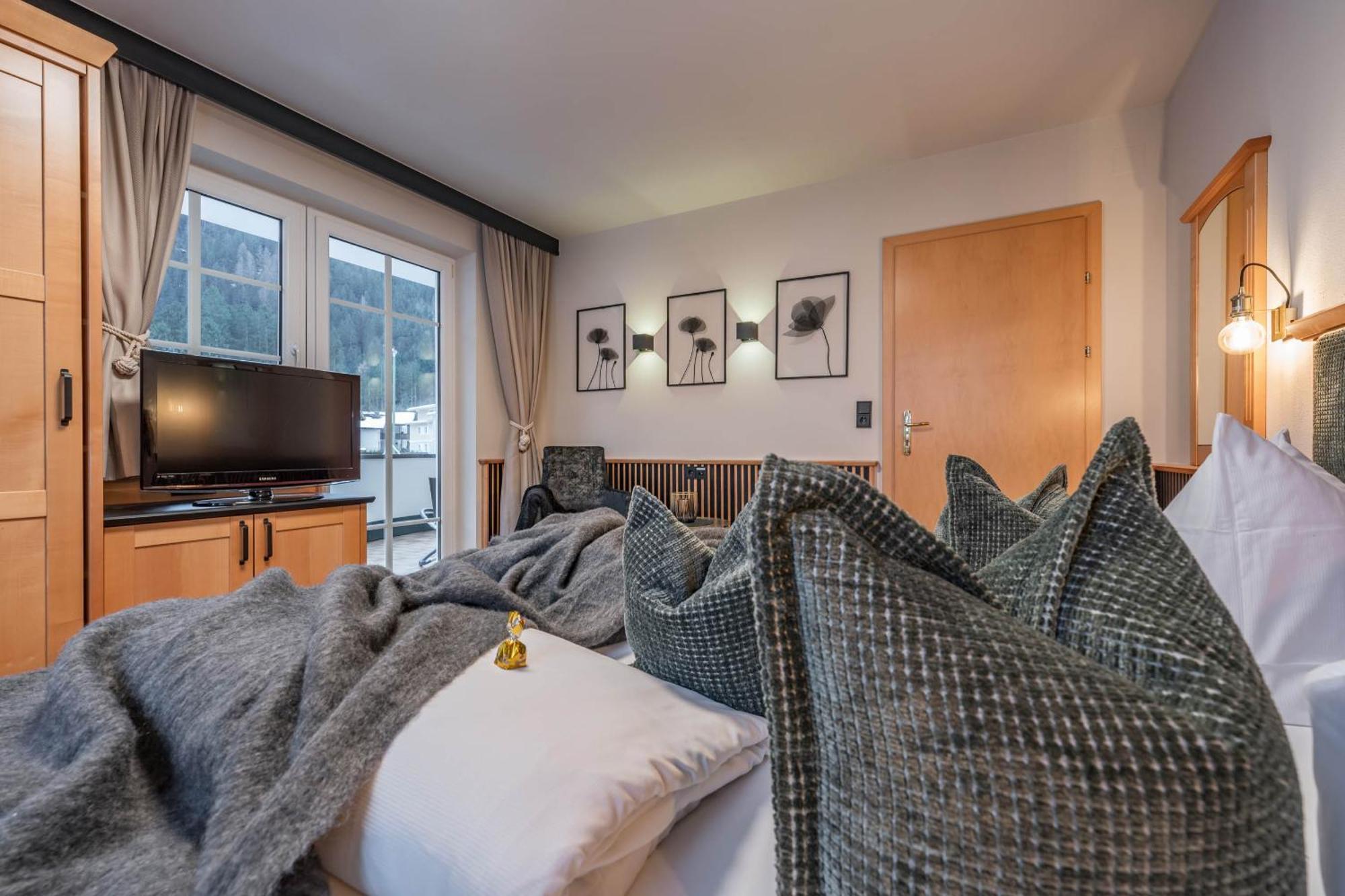 Apparthotel Sonnenhof Mayrhofen Exterior photo