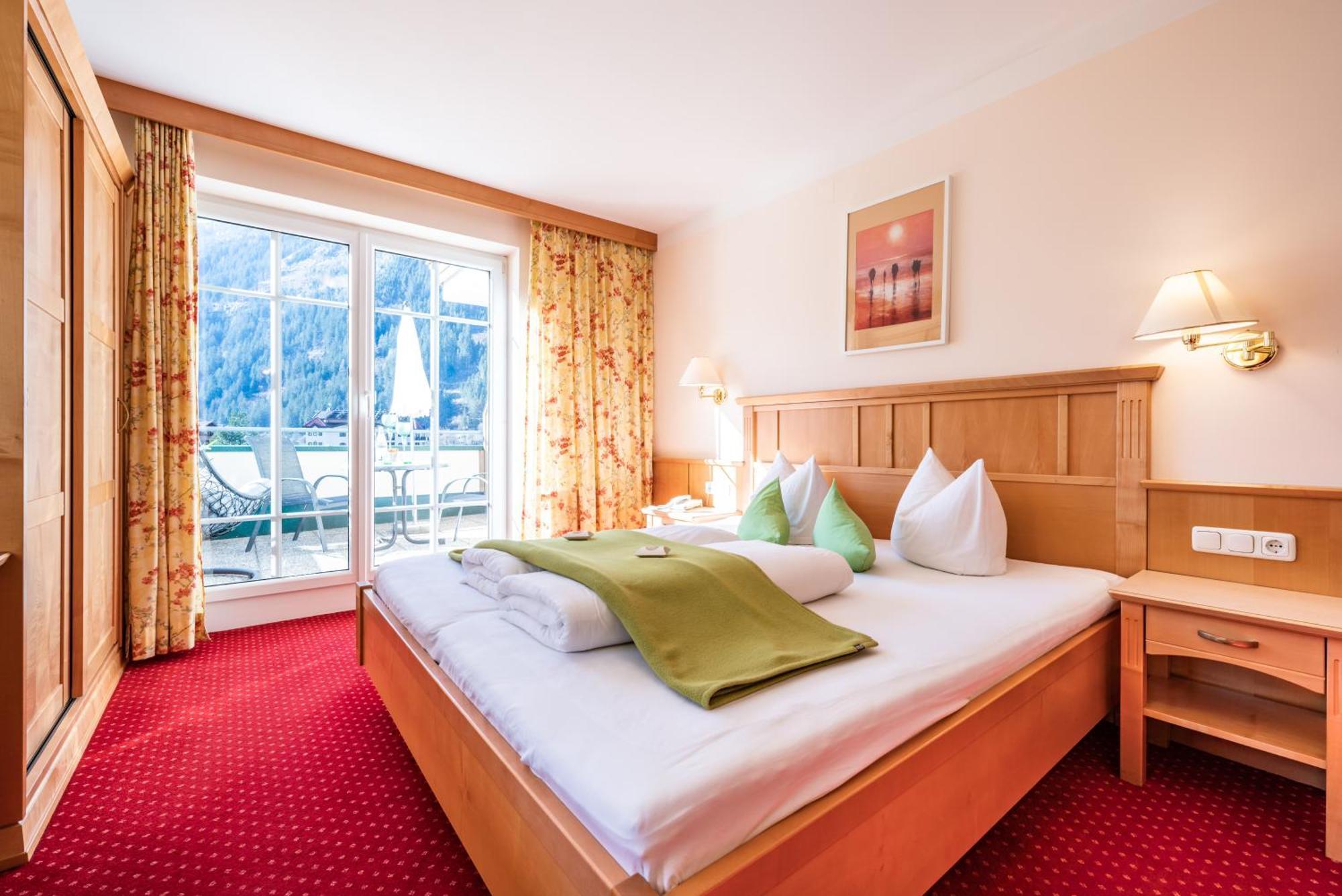 Apparthotel Sonnenhof Mayrhofen Exterior photo