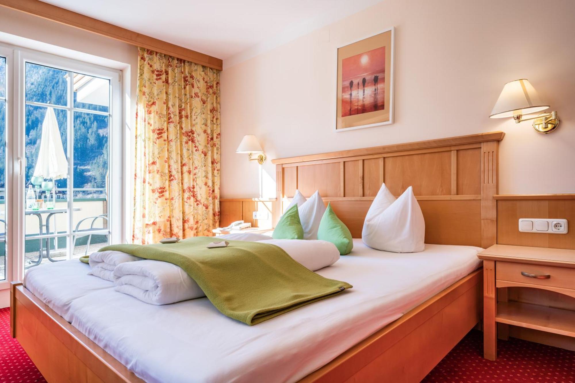 Apparthotel Sonnenhof Mayrhofen Exterior photo